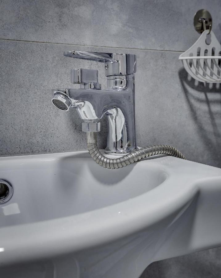 Yourhouse На Розыбакиева Утепова Недалеко От Меги Almaty Extérieur photo