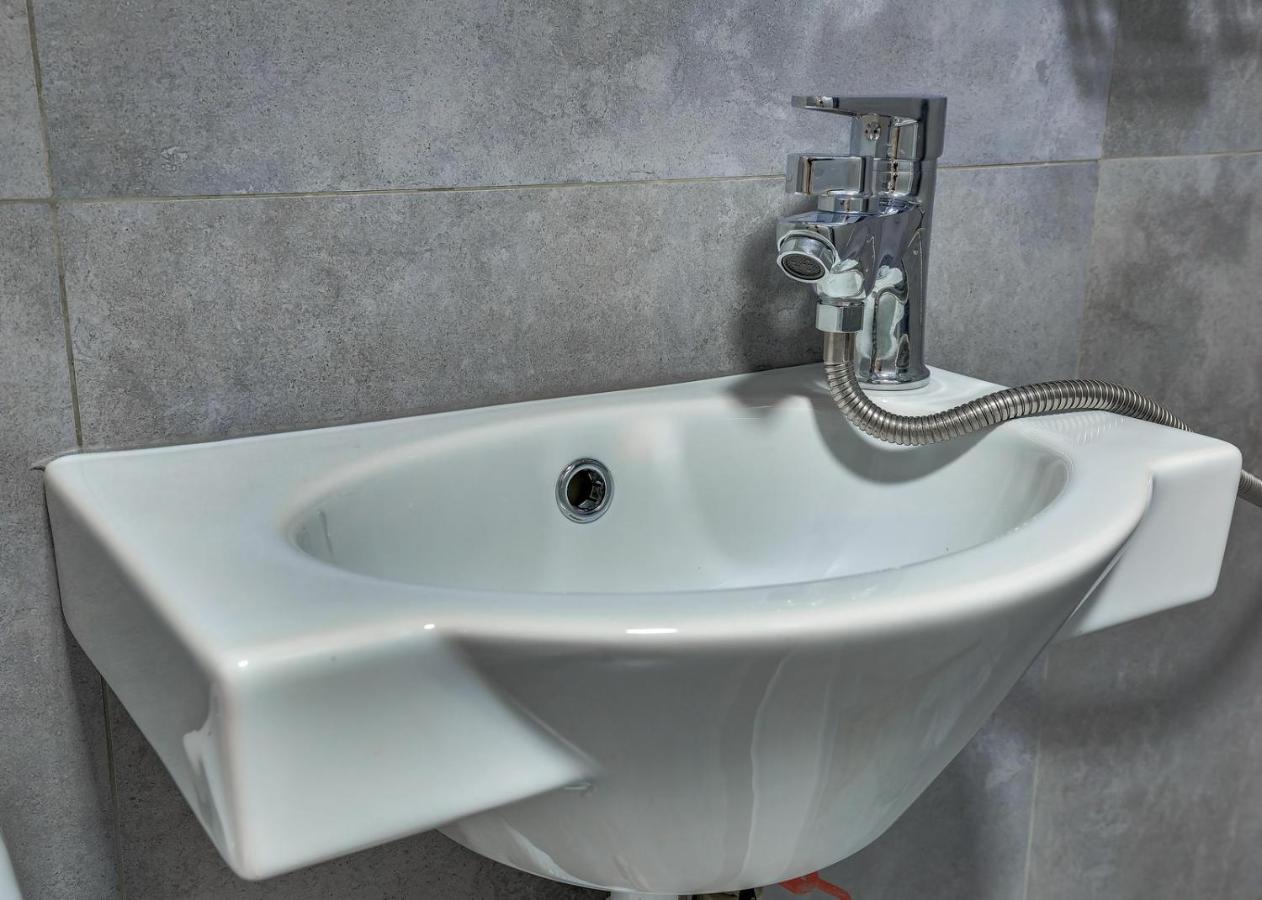 Yourhouse На Розыбакиева Утепова Недалеко От Меги Almaty Extérieur photo